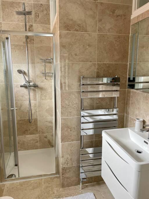 Modern 2 Bed Flat W Parking, Dog Friendly, Central Bournemouth Esterno foto