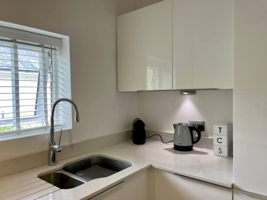 Modern 2 Bed Flat W Parking, Dog Friendly, Central Bournemouth Esterno foto