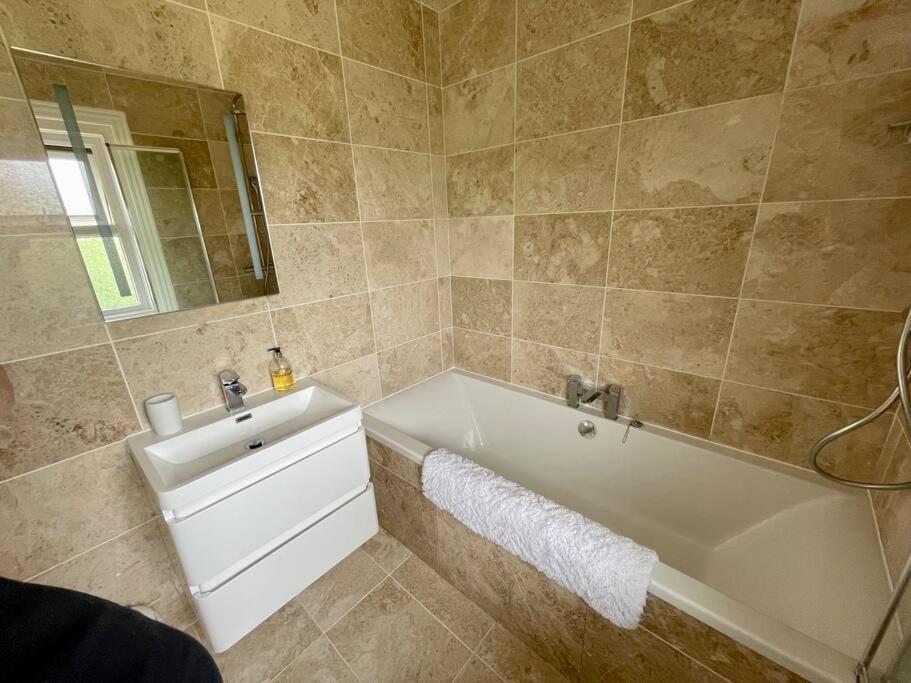 Modern 2 Bed Flat W Parking, Dog Friendly, Central Bournemouth Esterno foto