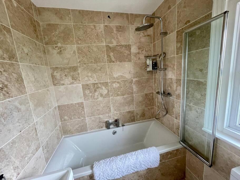 Modern 2 Bed Flat W Parking, Dog Friendly, Central Bournemouth Esterno foto